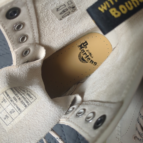 Doc Martens boot limited release sz 7 men 8 women - Picture 9 of 14